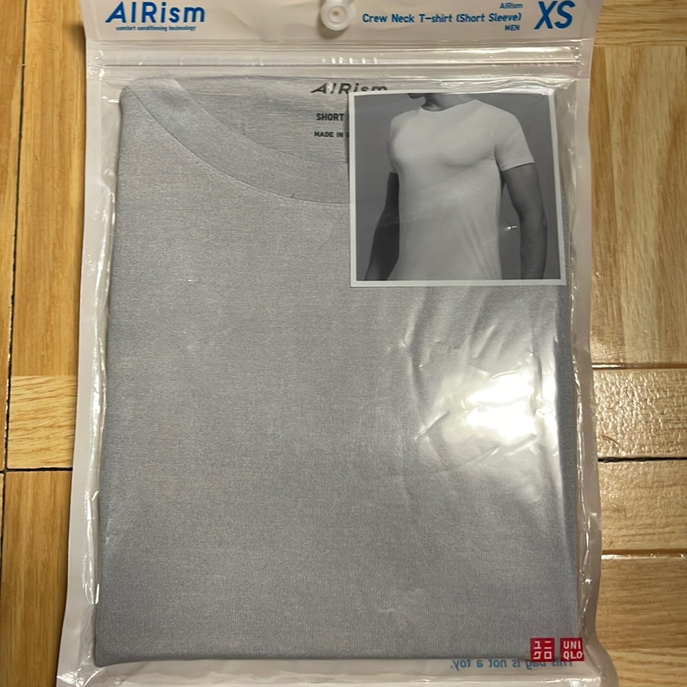Uniqlo airism crew neck t shirt